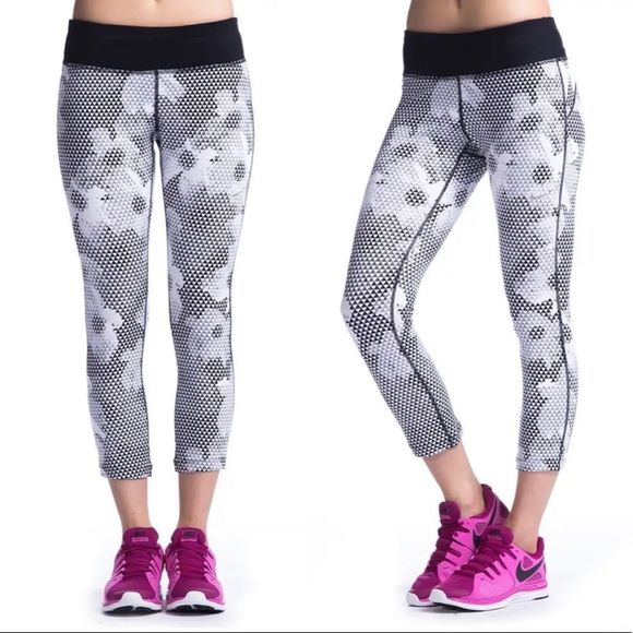 Nike Dri-FIT Floral Printed Cropped Leggings Small - Picture 1 of 6